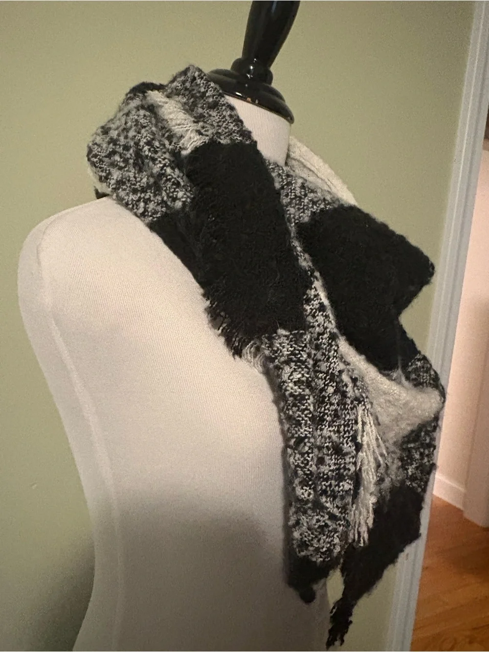 Pretty black & white scarf